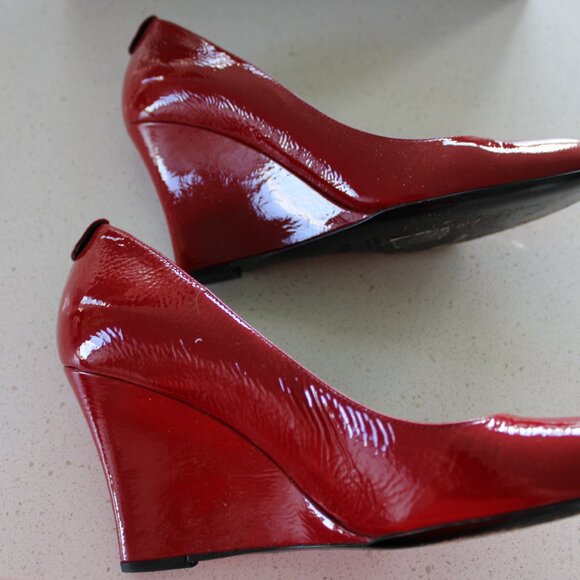 Gucci Vernice Naplack Carpet Red Wedges - Picture 3 of 4